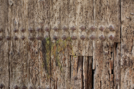 旧木门与尿道口的装饰
