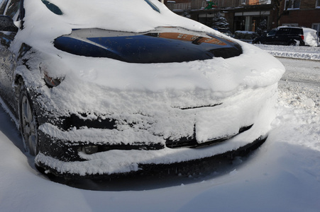 车下深新鲜的雪，在纽约