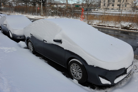 车下深新鲜的雪，在纽约