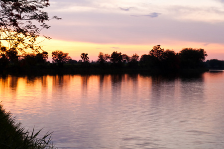 夕阳在河上