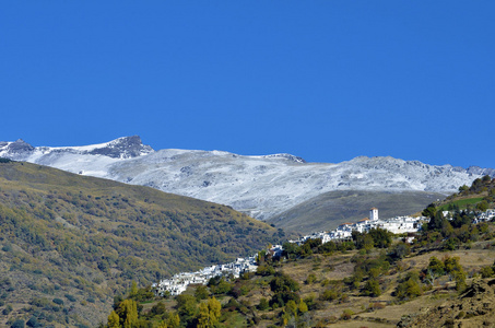 capileira，在内华达山脉，格拉纳达镇观