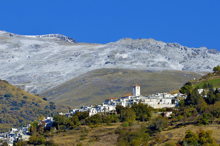 capileira，在内华达山脉，格拉纳达镇观