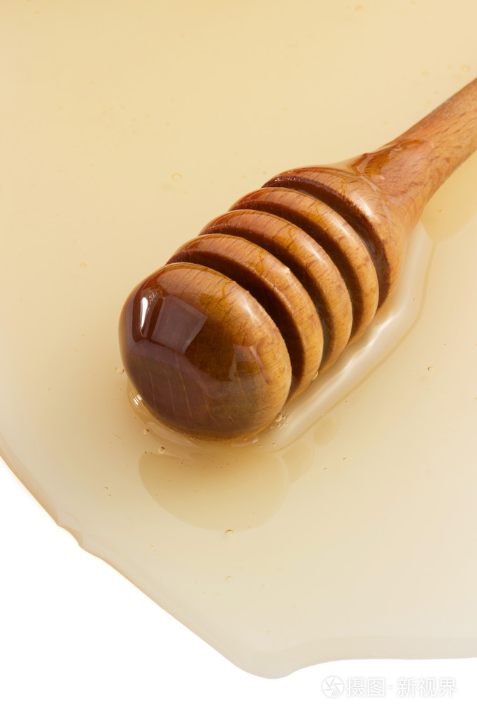 蜂蜜和白色衬底上的棍子