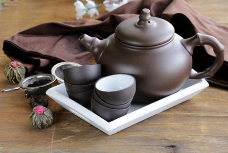 传统茶饮水壶杯和各种茶