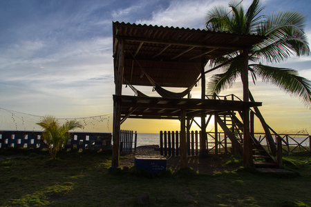 木结构建筑在地处热带的海滩阳光