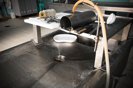 在一家医院在解剖室设备照片