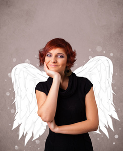 天使的人说明了又脏又臭的背景上的翅膀