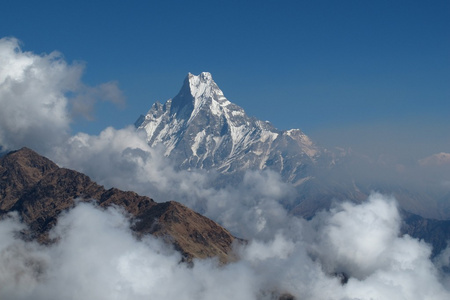 著名的山 Machapuchare