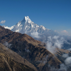 著名的山 Machapuchare