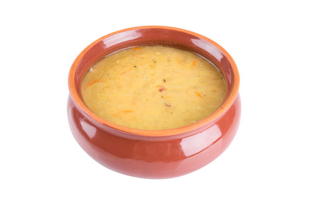 在一个碗里的传统新鲜豌豆汤