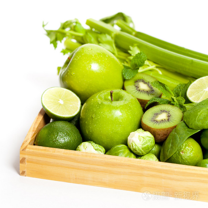 新鲜的绿色蔬菜和水果