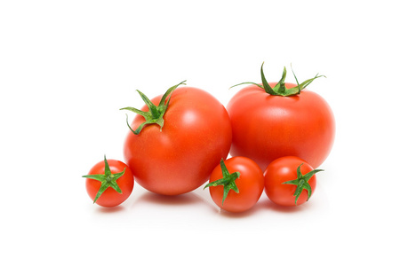 熟的西红柿上白色背景特写