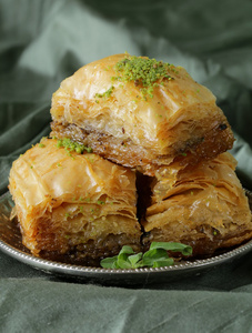 土耳其阿拉伯甜点果仁蜜饼以蜂蜜和坚果