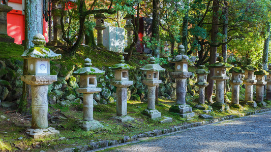 在春日寺在古都奈良的石灯笼