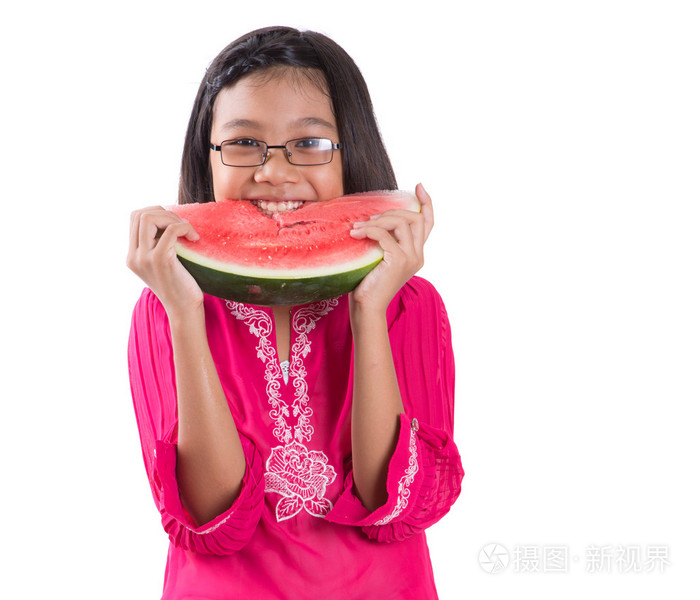 吃西瓜的小女孩