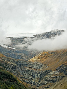 意大利和瑞士之间的阿尔卑斯山高山