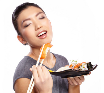 吃寿司的女人