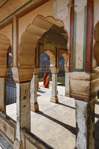 在印度教 galta 寺庙的印度妇女