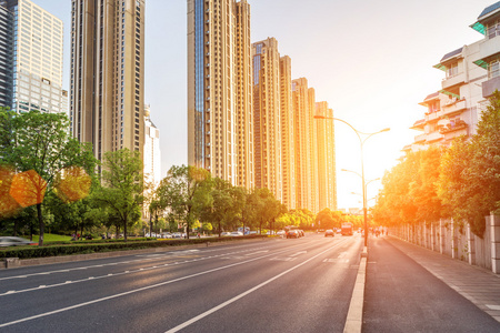 空荡荡的街道，在现代化的城市