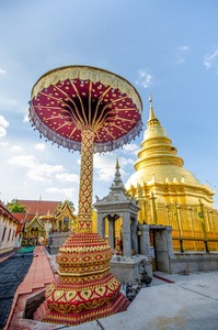 在泰国隆蓬省寺大金塔