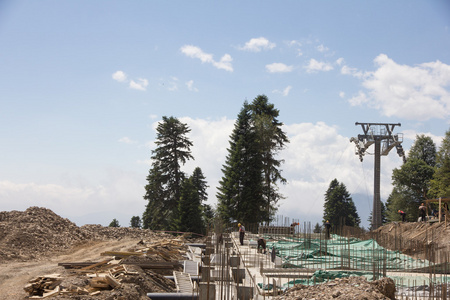 高山索道的建设