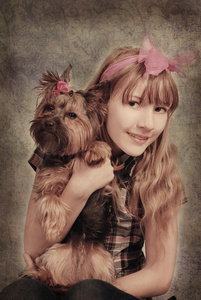 年轻的女孩，她的狗的老式画像