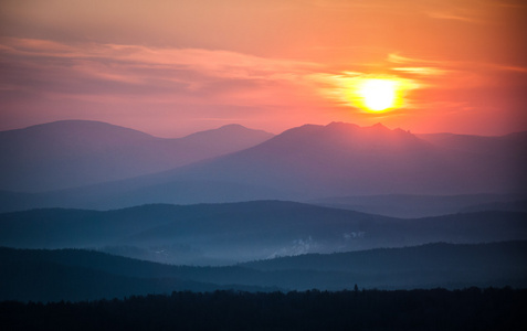 Sonnenaufgang ber dem Tal