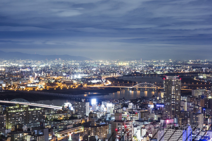 大阪市暮光之城顶视图从梅田的天空