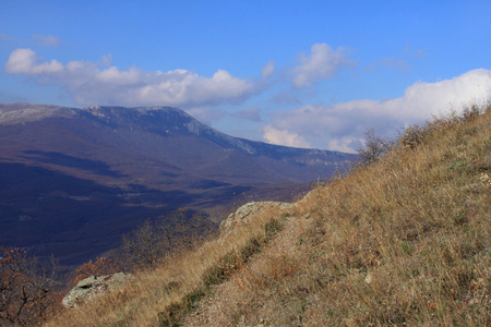 在秋季山   . , 