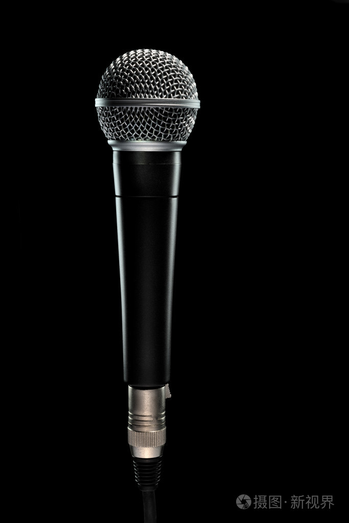 黑色背景上的麦克风