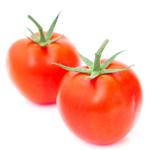 红色成熟番茄上白色隔离