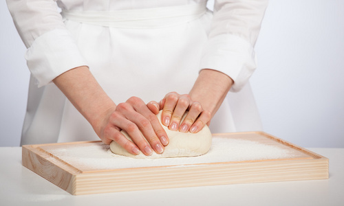 库克的手揉面团照片