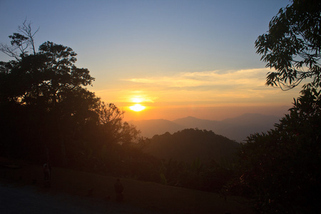 日落山背景