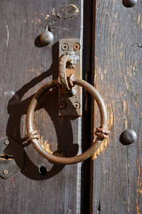 木制门上的旧门环