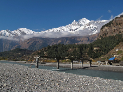 被毁的大桥 Kali Ghandaki 河和道拉吉里