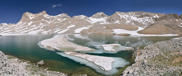 高山湖泊