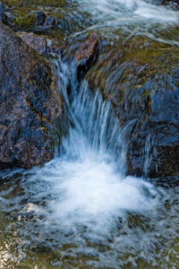 岩石和水