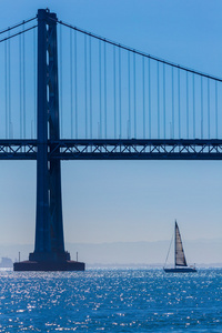 从码头 7 加州旧金山海湾大桥帆船