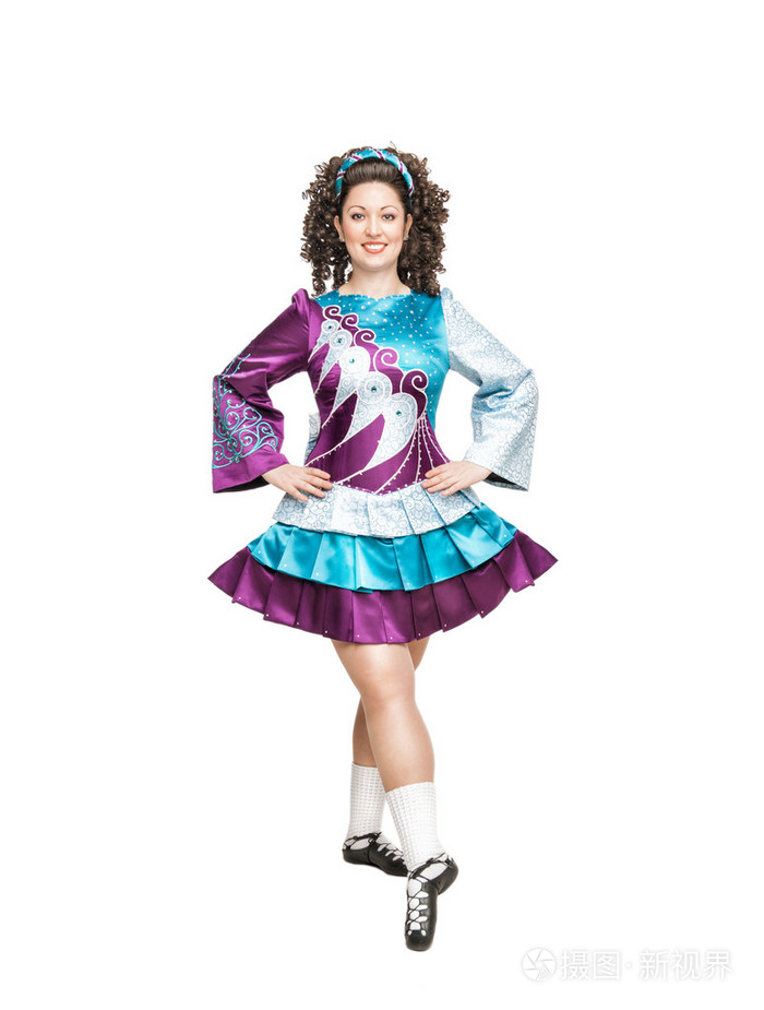 在爱尔兰舞蹈服饰构成独立的年轻女子