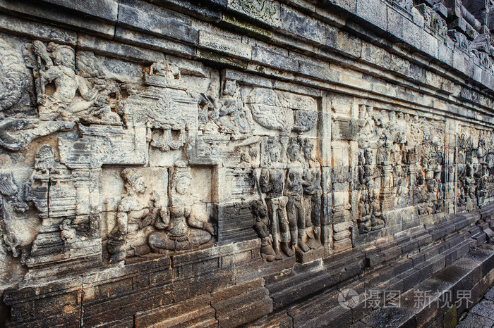 浅浮雕中婆罗浮屠佛塔