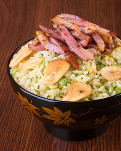 日本料理。姜炒的米饭的背景
