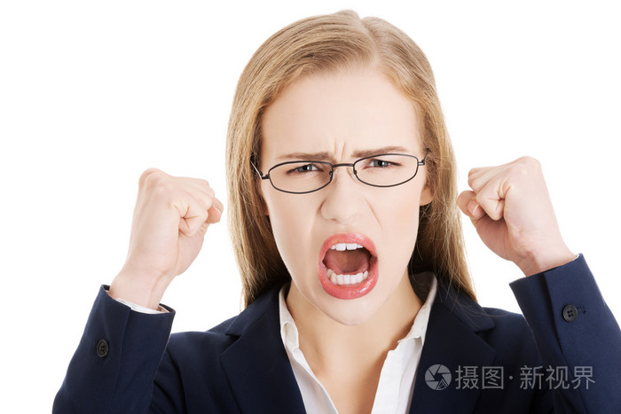 生气和愤怒的商界女强人得张大了嘴巴尖叫