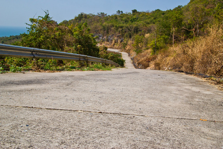 山上的水泥路面