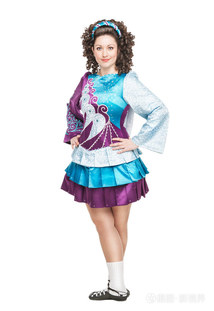 在爱尔兰舞蹈服饰构成独立的年轻女子