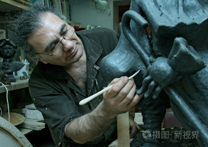 雕刻家在一次研讨会