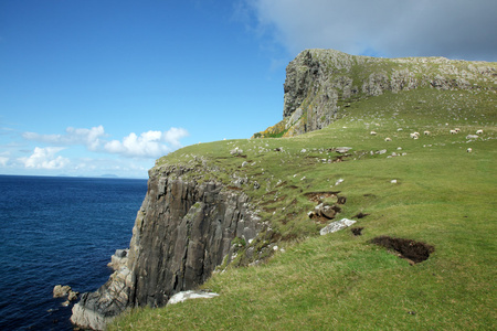 neist 点和海洋岩石的海岸线，高地苏格兰，英国，欧洲