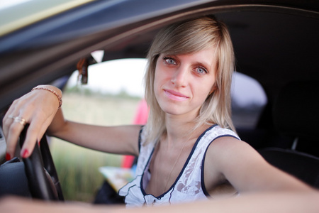 女人开车