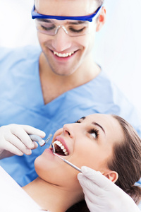 男性与女性患者牙医