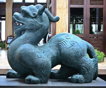 古董中国神话里的动物用石头做的