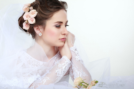 美丽的新娘的画像。婚纱礼服。婚礼装饰
